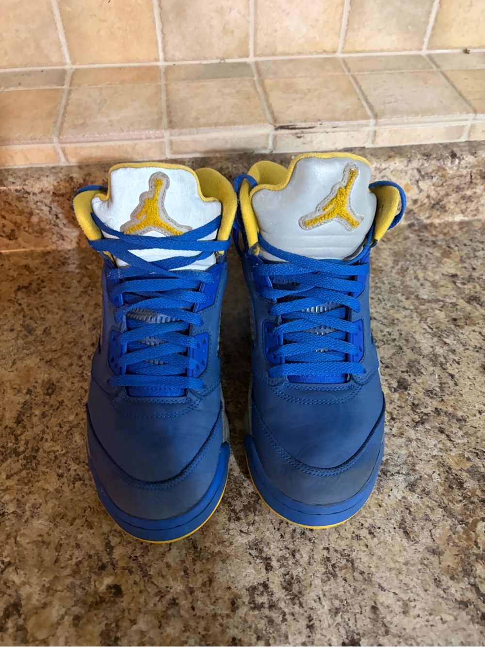 Jordan 5 Laney - Picture 4 of 5